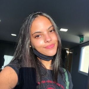 Meet your Posher, Leticia